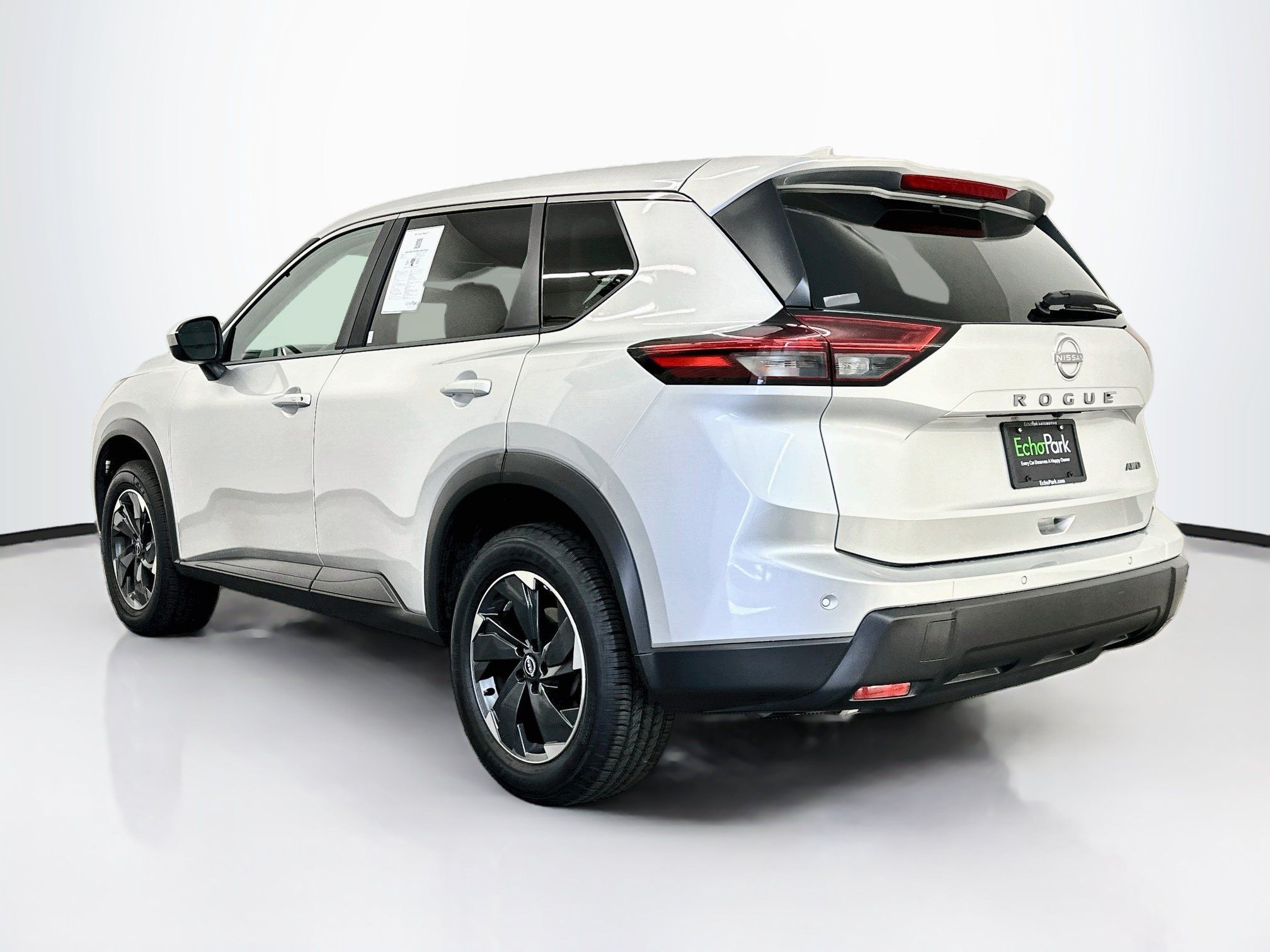 Used 2025 Nissan Rogue SV AWD/4WD image 5