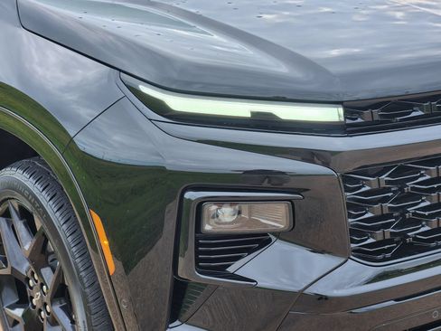 Used 2025 Chevrolet Traverse RS FWD image 11