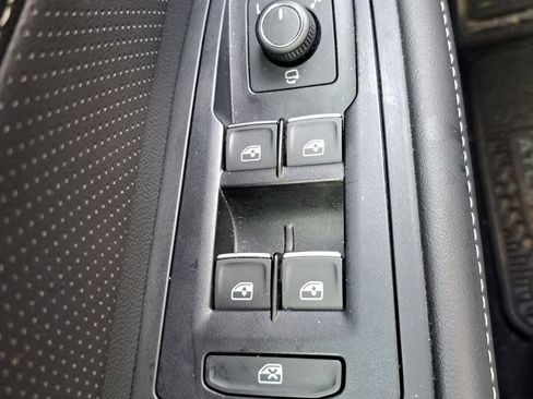 Used 2025 Volkswagen Atlas SEL Premium R-Line image 16