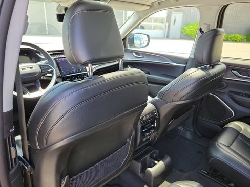 Used 2023 Jeep Grand Cherokee L Limited w/ Luxury Tech Group II AWD/4WD image 26
