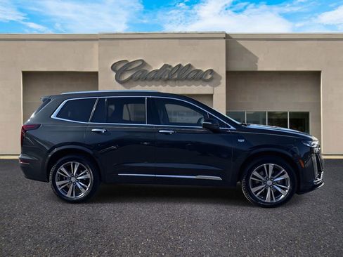 Used 2020 Cadillac XT6 Premium Luxury image 2