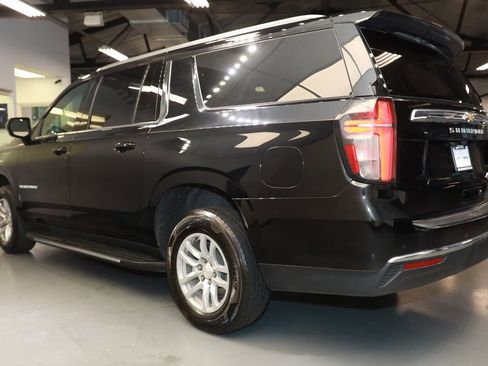 Used 2024 Chevrolet Suburban LT image 4