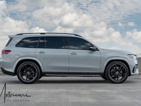 Used 2024 Mercedes-Benz GLS 450 4MATIC w/ AMG Line Exterior image 5