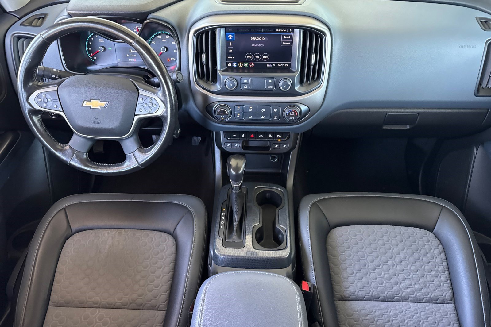 Used 2022 Chevrolet Colorado Z71 AWD/4WD image 16