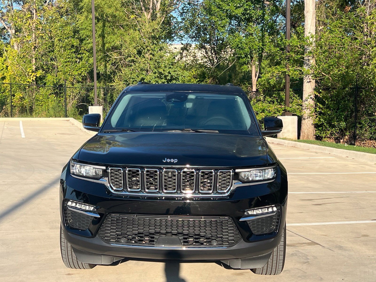 Used 2023 Jeep Grand Cherokee Limited w/ Luxury Tech Group II RWD image 14
