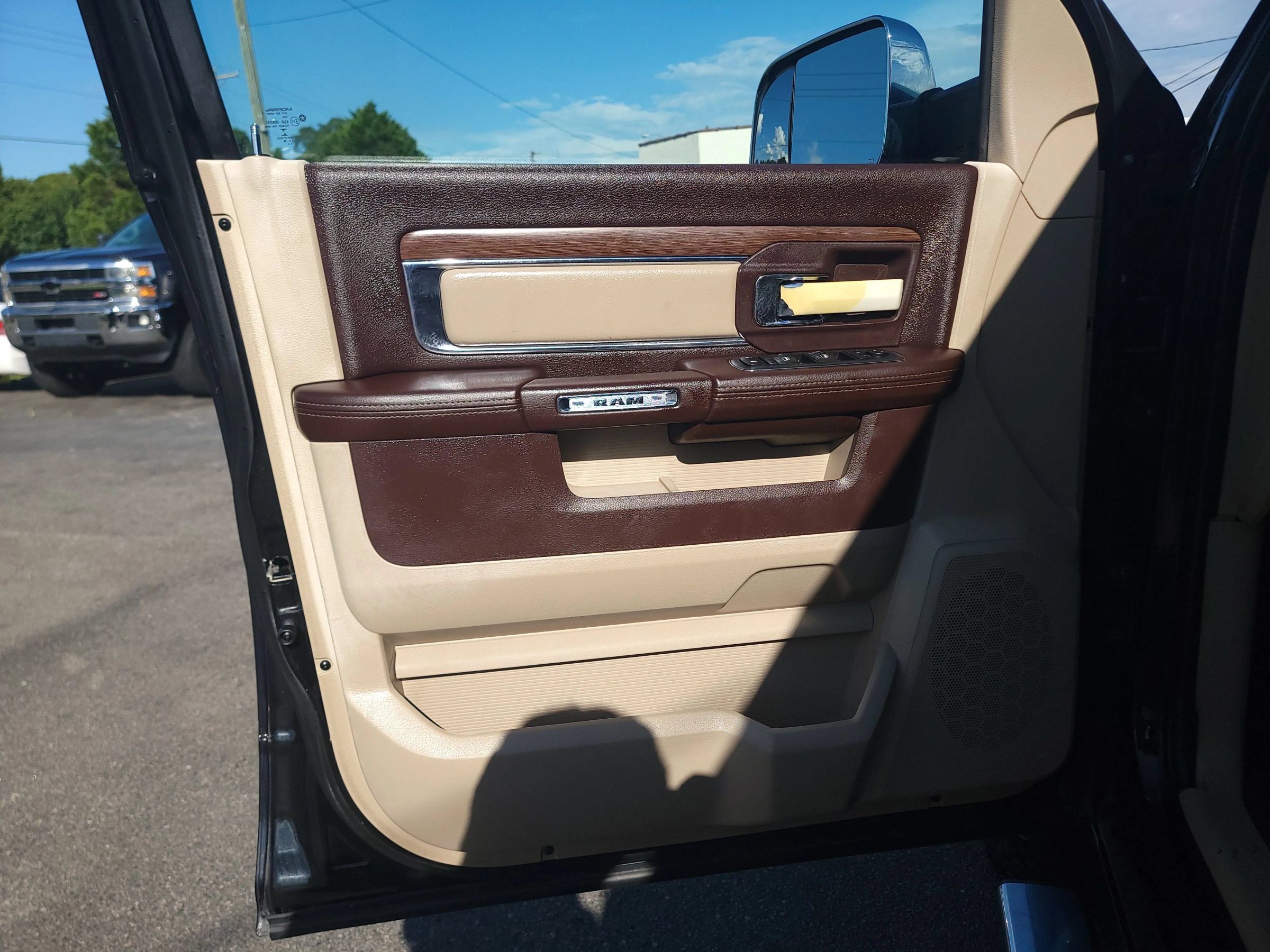 Used 2016 RAM 2500 Laramie RWD image 16