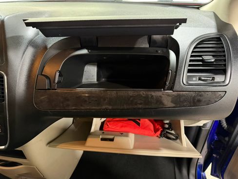 Used 2019 Dodge Grand Caravan SE FWD image 31