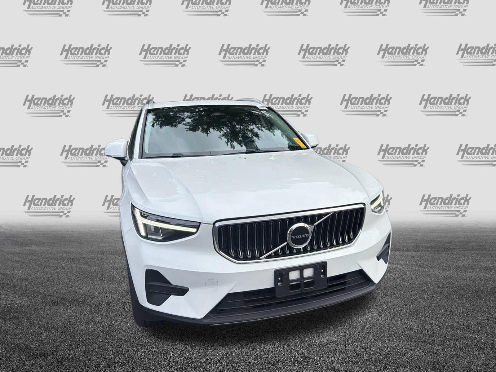 Used 2025 Volvo XC40 B5 Core AWD/4WD image 5
