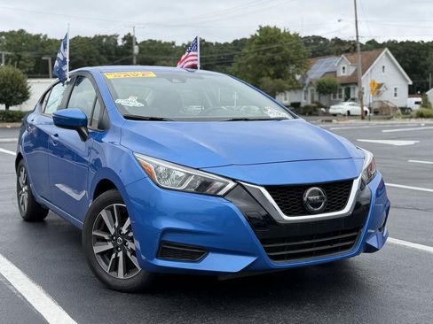 Used 2021 Nissan Versa SV FWD image 3