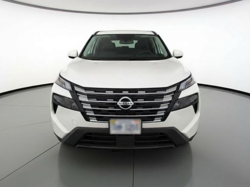 Used 2025 Nissan Rogue SV FWD image 2