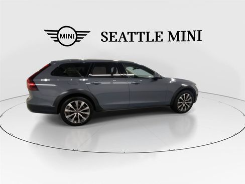 Used 2022 Volvo V90 B6 Cross Country w/ Advanced Package AWD/4WD image 12