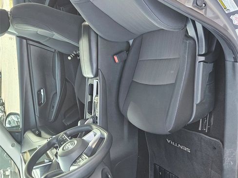 Used 2023 Nissan Sentra SV image 11