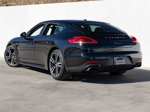 Certified 2016 Porsche Panamera image 3