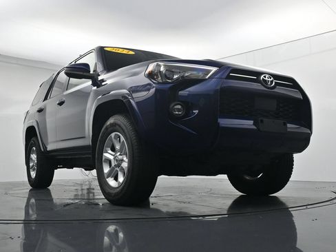 Used 2024 Toyota 4Runner SR5 AWD/4WD image 32