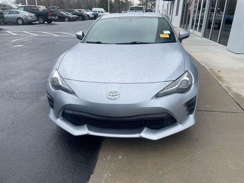 Used 2017 Toyota 86 image 2