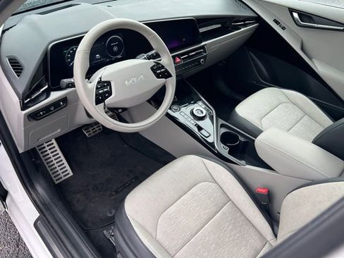 Certified 2024 Kia Niro Wave w/ Wave Preserve Package image 17