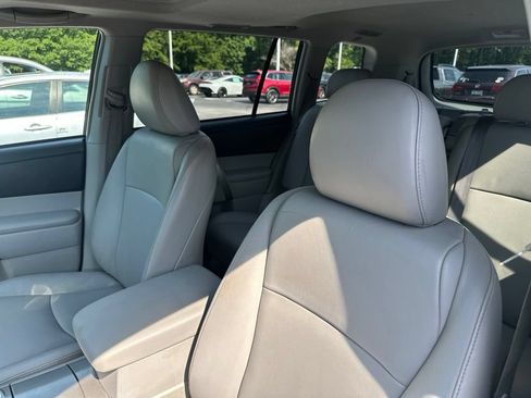 Used 2013 Toyota Highlander SE FWD image 25