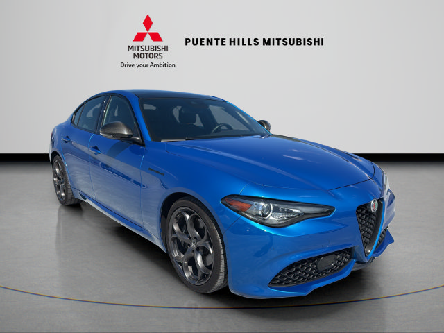 Used 2023 Alfa Romeo Giulia Estrema RWD image 3