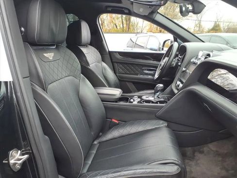 Used 2018 Bentley Bentayga image 14