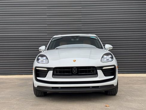 Certified 2025 Porsche Macan image 10