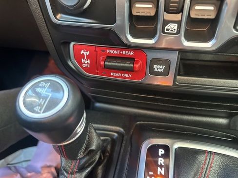 Used 2020 Jeep Wrangler Unlimited Rubicon w/ Dual Top Group image 33