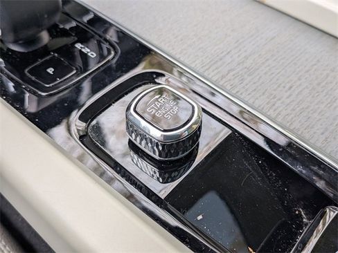 Certified 2023 Volvo XC60 B5 Plus image 20