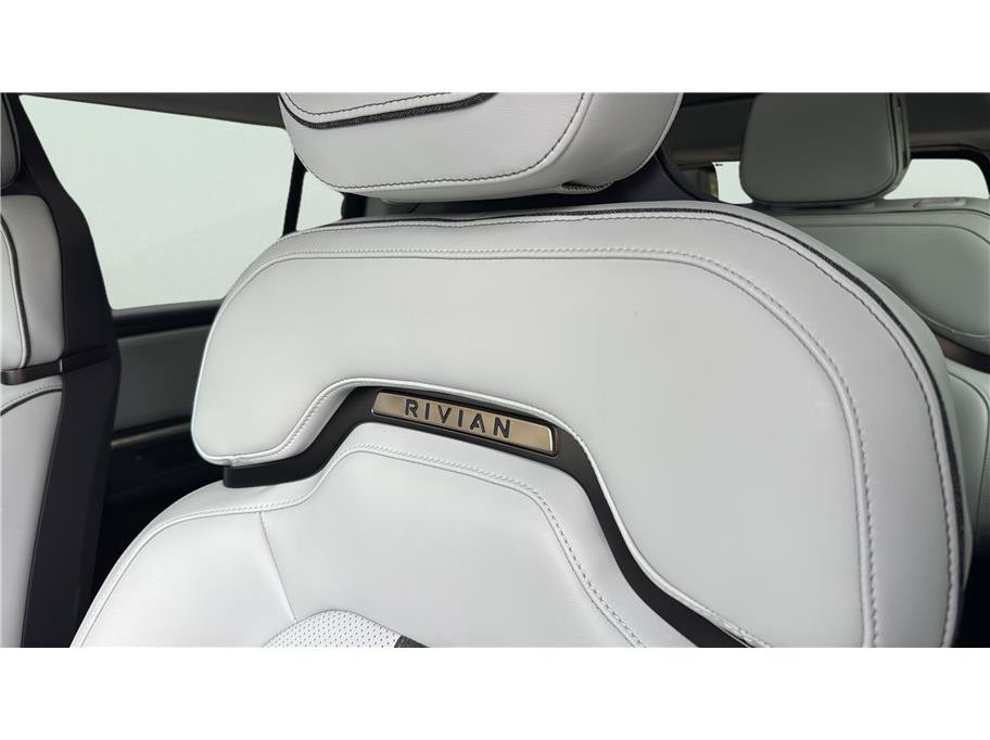 Used 2025 Rivian R1S Adventure Dual AWD/4WD image 12