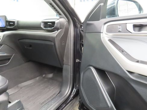 Used 2024 Ford Explorer XLT w/ XLT Sport Appearance Package AWD/4WD image 24