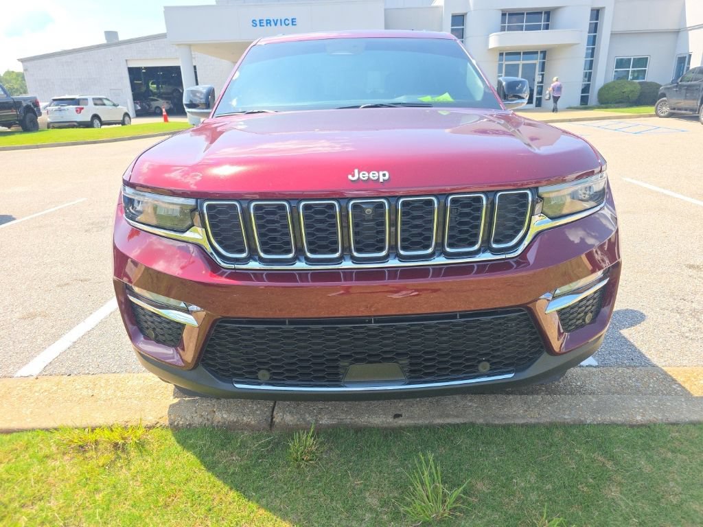 Used 2024 Jeep Grand Cherokee Limited w/ Luxury Tech Group II RWD image 6