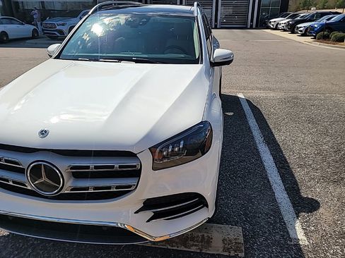 Used 2023 Mercedes-Benz GLS 450 4MATIC image 2