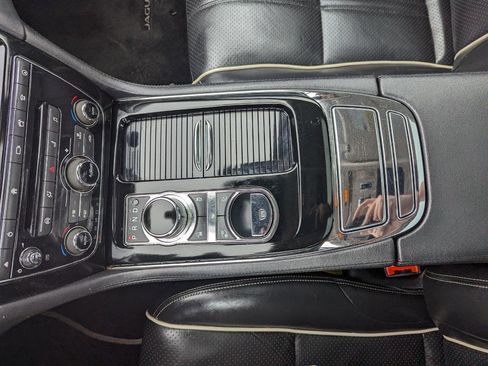 Used 2019 Jaguar XJ R-Sport image 23