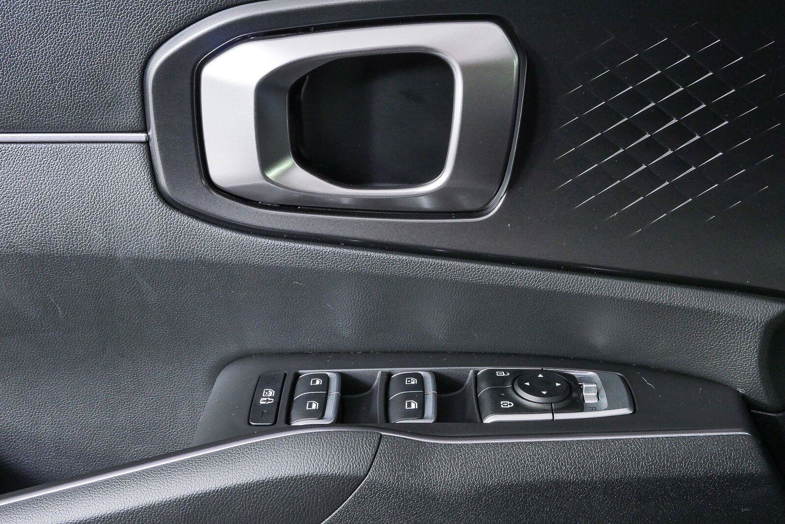 Used 2023 Kia Sorento S FWD image 6