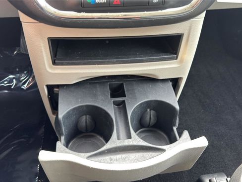Used 2015 Dodge Grand Caravan American Value Package FWD image 20