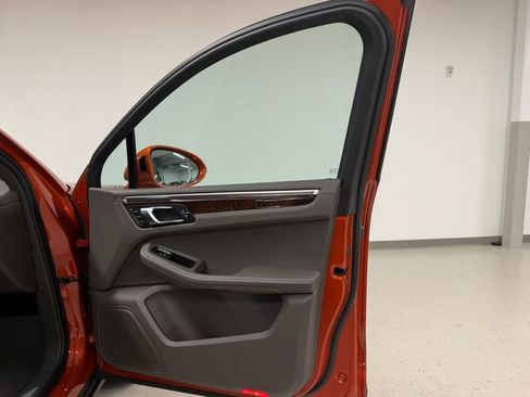 Certified 2023 Porsche Macan S AWD/4WD image 34