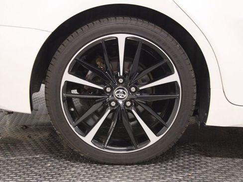 Used 2018 Toyota Camry XSE image 19