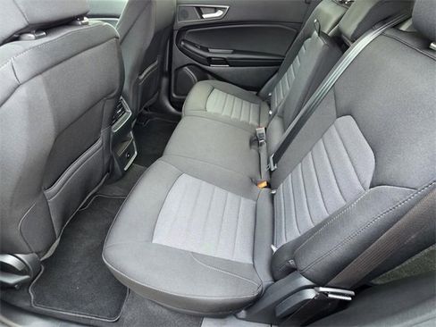 Used 2024 Ford Edge SE w/ Black Appearance Package image 9