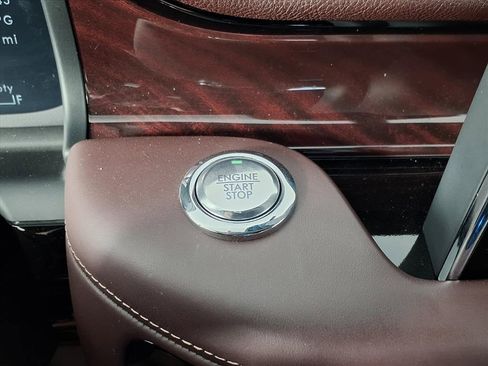 Used 2024 Lincoln Aviator Black Label w/ Class IV Trailer Tow Package image 7