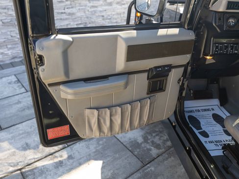 Used 2000 HUMMER H1 4-Passenger Wgn Enclosed image 34