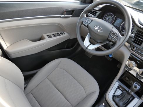 Used 2019 Hyundai Elantra SEL image 9