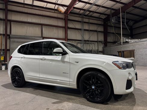 Used 2017 BMW X3 xDrive28i image 3
