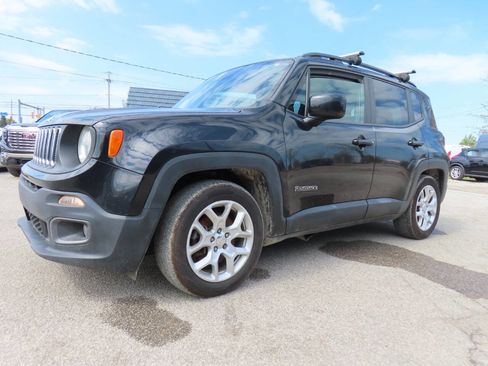 Used 2016 Jeep Renegade Latitude image 4