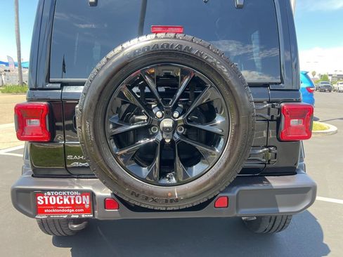 Used 2025 Jeep Wrangler Unlimited Sahara AWD/4WD image 44