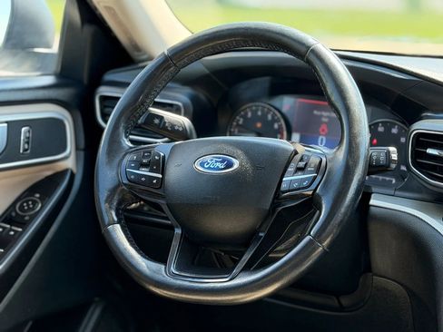 Used 2020 Ford Explorer XLT w/ Equipment Group 202A AWD/4WD image 19