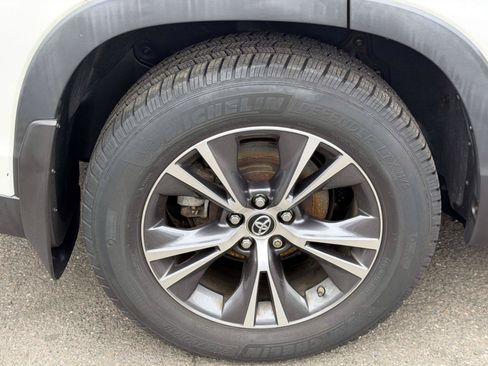 Used 2016 Toyota Highlander XLE AWD/4WD image 7