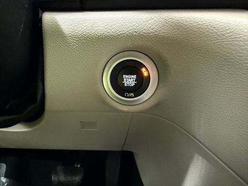 Used 2024 Chrysler Pacifica Touring-L image 41