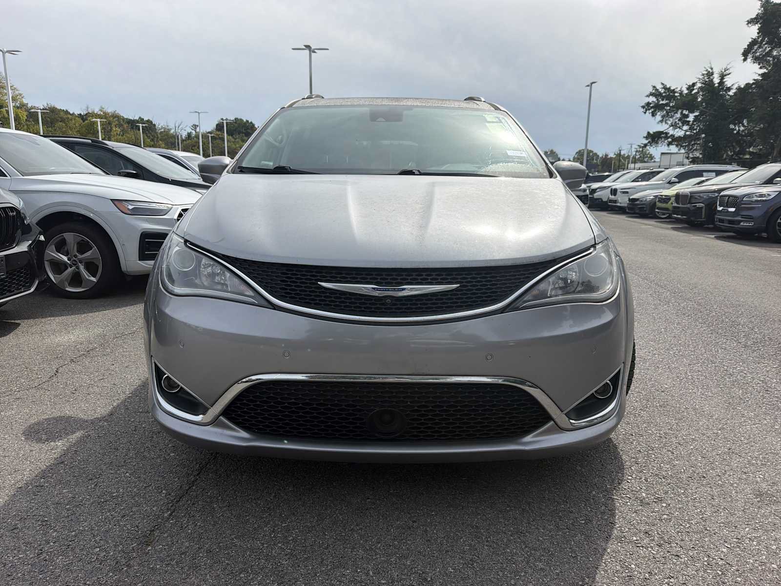 Used 2018 Chrysler Pacifica Touring-L Plus w/ Advanced Safetytec Group FWD image 2
