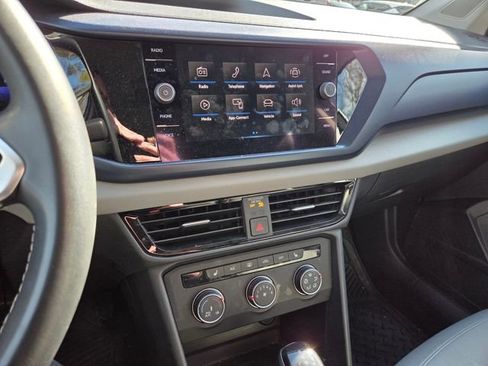 Used 2022 Volkswagen Taos SE image 9