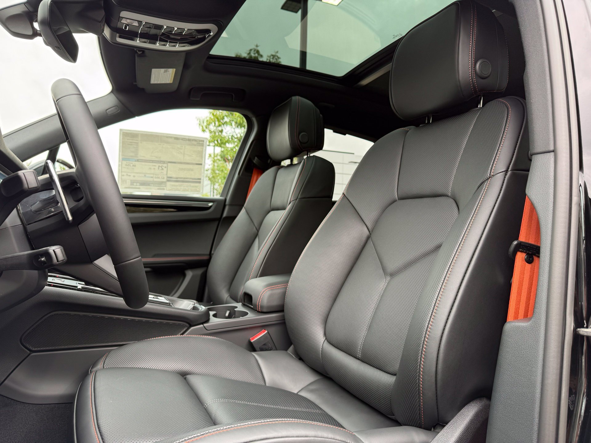 Used 2026 Porsche Macan AWD/4WD image 5
