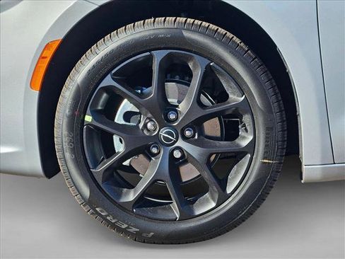 New 2026 Chrysler Pacifica Limited w/ S Appearance Package FWD image 10
