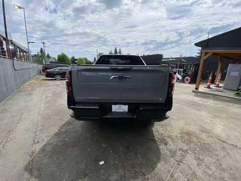 Used 2025 Chevrolet Silverado EV RST AWD/4WD image 5